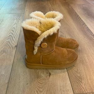 Kids Bailey button Uggs